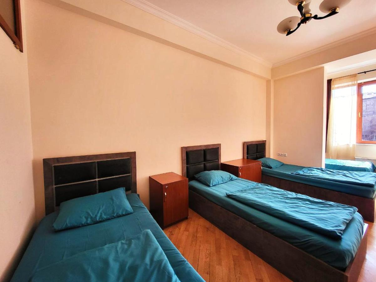 Arevahostel&Apartment Єреван Екстер'єр фото